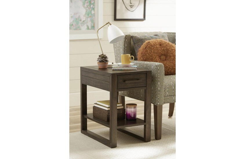 CHARGING CHAIRSIDE TABLE Room 1