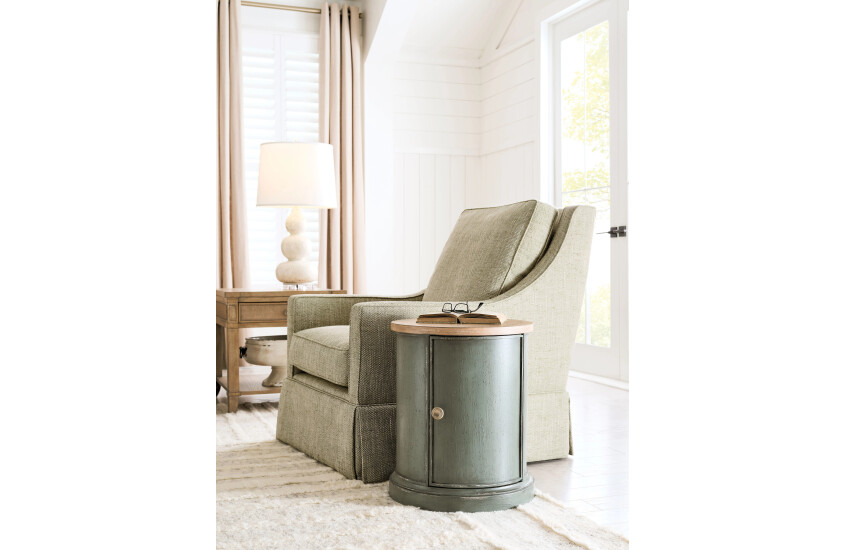 WOODFIELD ROUND ACCENT TABLE - GREEN Room 1