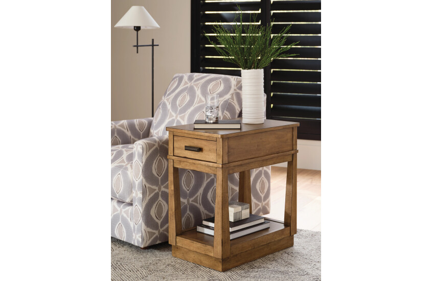 CHARGING CHAIRSIDE TABLE Room 1