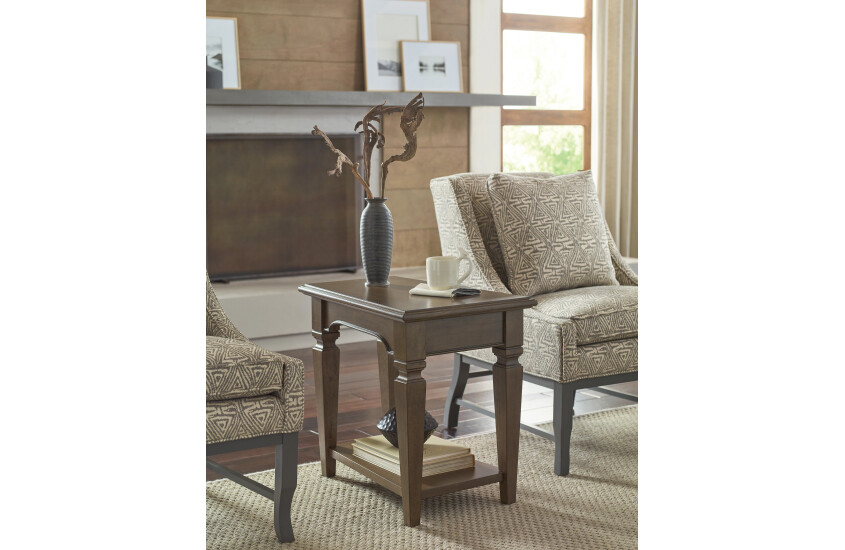 WEDGE CHAIRSIDE TABLE Room 1