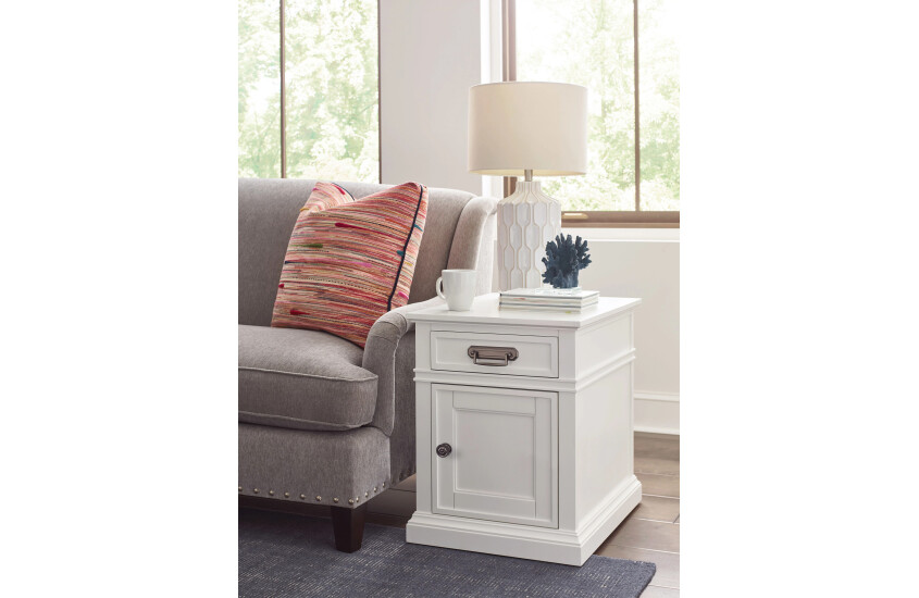 CHAIRSIDE CHEST Room 2
