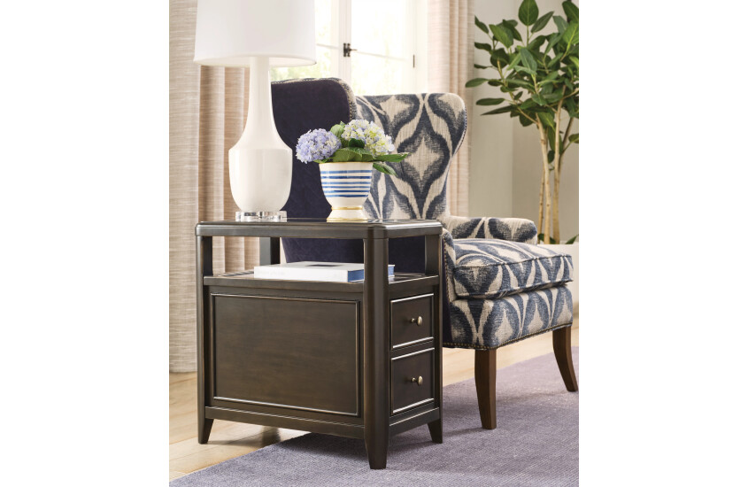 CHAIRSIDE TABLE Room 1